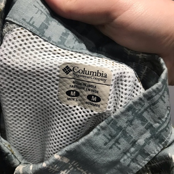 Columbia Fish PFG Button Up Size Medium - Picture 5 of 5